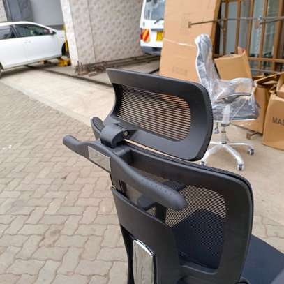 Office desks: Curved 4-seater corner workstation image 4