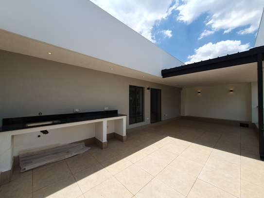 5 Bed Townhouse with En Suite in Kyuna image 3