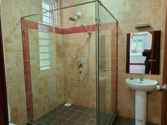 5 Bed House with En Suite in Rosslyn image 13