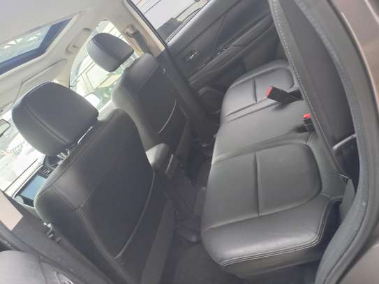 MITSUBISH OUTLANDER WITH SUNROOF. image 4
