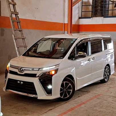 Toyota VoxY ZR White 2018 image 1