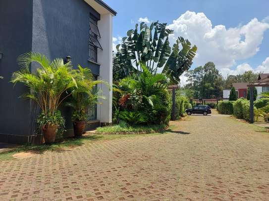 5 Bed Townhouse with En Suite in Ridgeways image 3