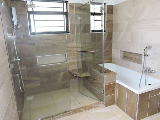 3 Bed Apartment with En Suite in General Mathenge image 3