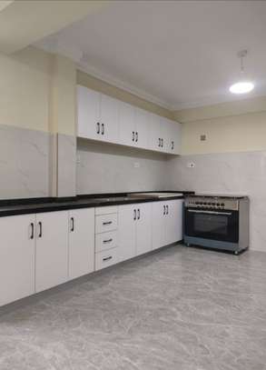 Serviced 2 Bed Apartment with En Suite at Kindaruma Road image 2