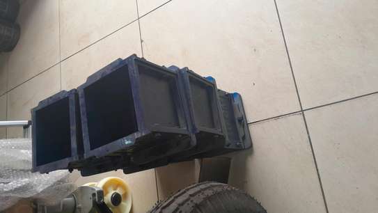 Concrete cube moulds image 4