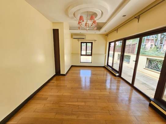 4 Bed Apartment with En Suite at Riverside Dr image 33