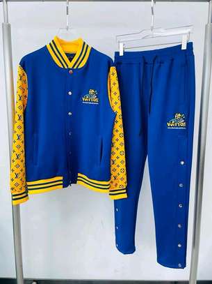 Designer track suit sizes xl, XXL and XXXL
Ksh.3500 image 2