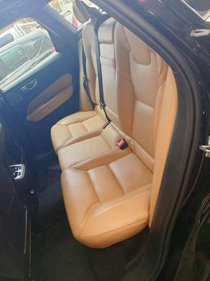 Volvo XC60 image 2