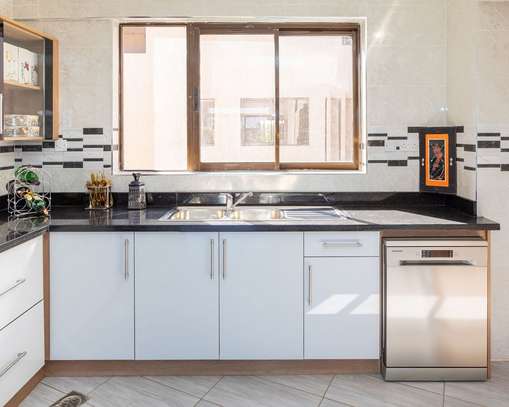 5 Bed Apartment with En Suite in Westlands Area image 15