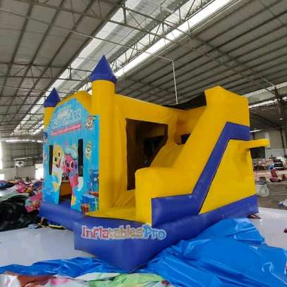 Bouncing castles for hire image 3