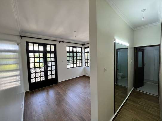 3 Bedroom with sq Townhouse to Let image 9