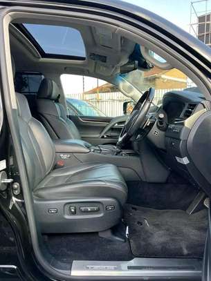 Lexus LX570 2017 image 11