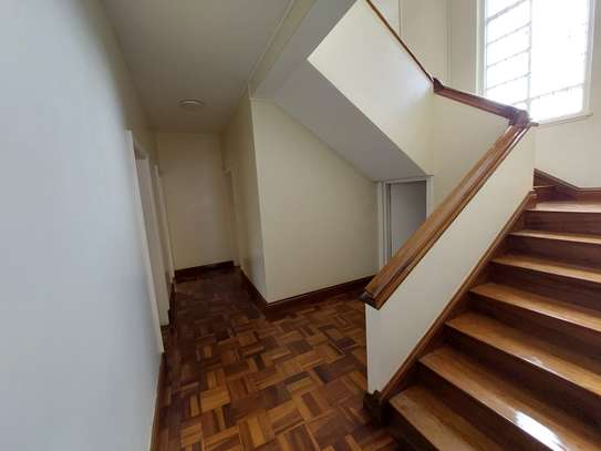 5 Bed House with En Suite at Rosslyn Road image 36