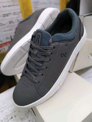 DQ  THE ROGER sizes
40-45

Good quality image 5