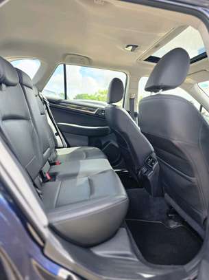 subara outback with sunroof on offer image 7