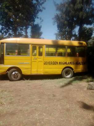 Selling this school bus image 1