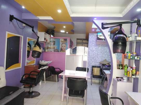 An elegant salon and nail parlour for SALE image 1