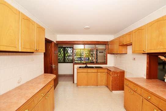 5 Bed Apartment with Parking in Parklands image 5