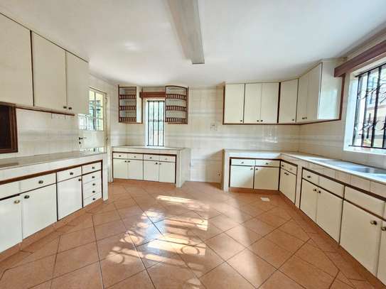 5 Bed House with En Suite in Lavington image 32