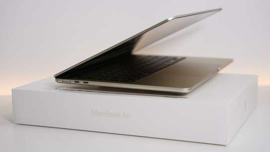 Apple 13.6" MacBook Air (M2, Starlight) image 1