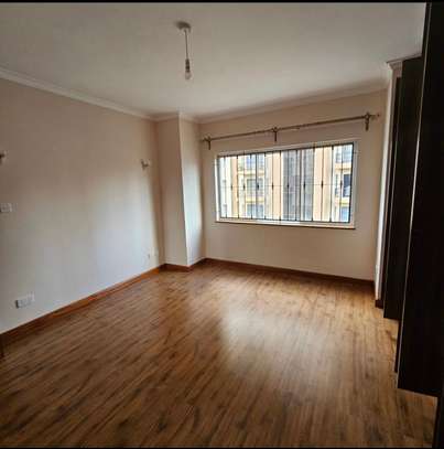 2 bedroom all ensuite with Dsq available image 9