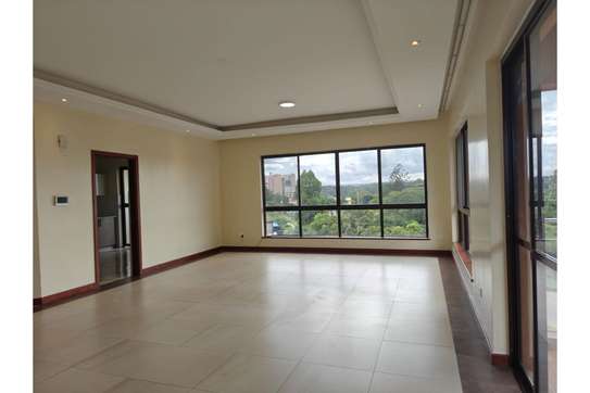 3 Bed Apartment with En Suite in Parklands image 11