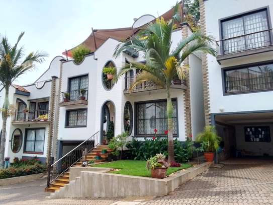 Kyuna -Spectacular five bedrooms townhouse for sale. image 1