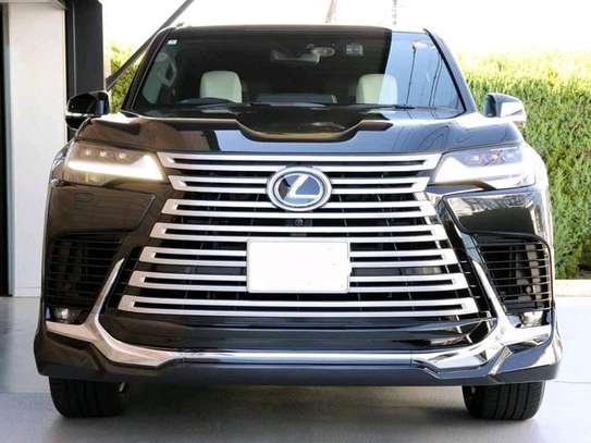 Lexus LX600 image 3