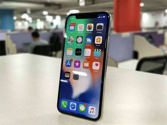 Ex UK IPhone X 64GB with Free USB Cable image 1