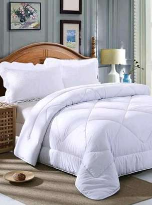 Restocked White Unbinded Duvet Set image 1