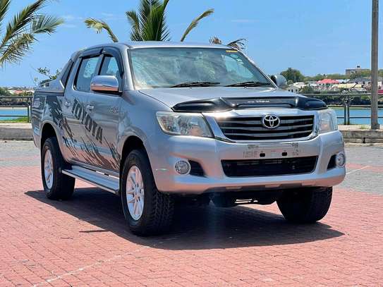 Toyota Hilux double cabin image 14