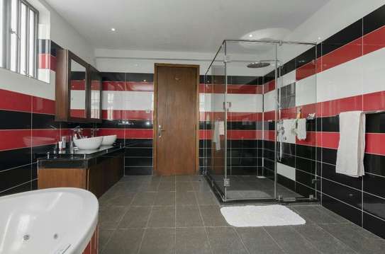 5 Bed House with En Suite at Mimosa Road image 11