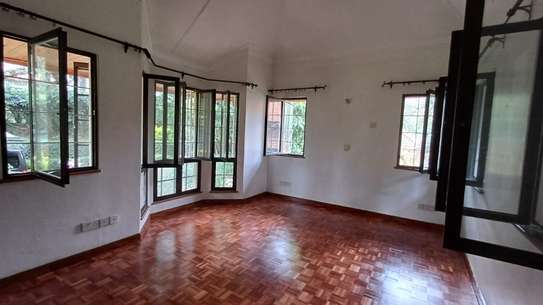 5 Bed Townhouse with En Suite in Rosslyn image 9