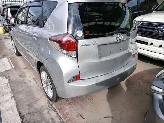 Toyota Ractis silver image 8
