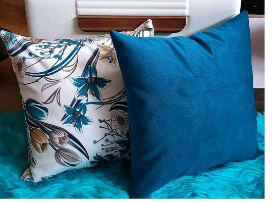 Flowered and plain color throw pillows image 6