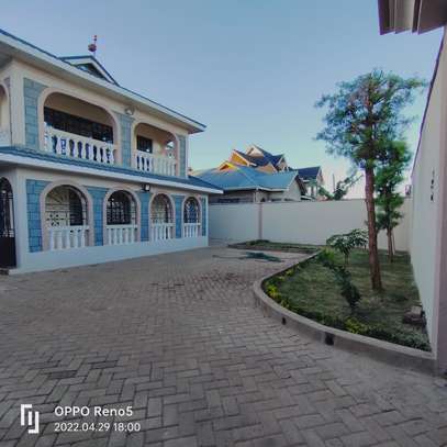5 Bed House with En Suite in Kenyatta Road image 11