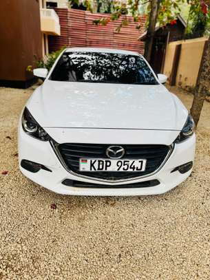 Mazda Axela image 2