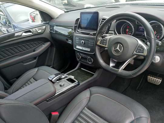 Mercedes Benz GLE350d image 10