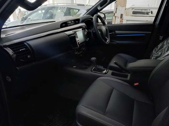 Toyota hilux double cabin black image 7