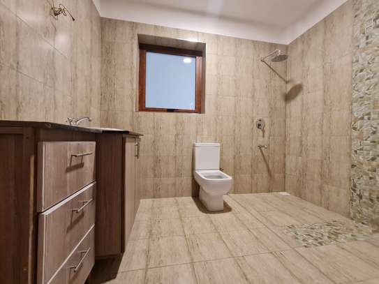 4 Bed Apartment with En Suite at Spring Valley Road image 6