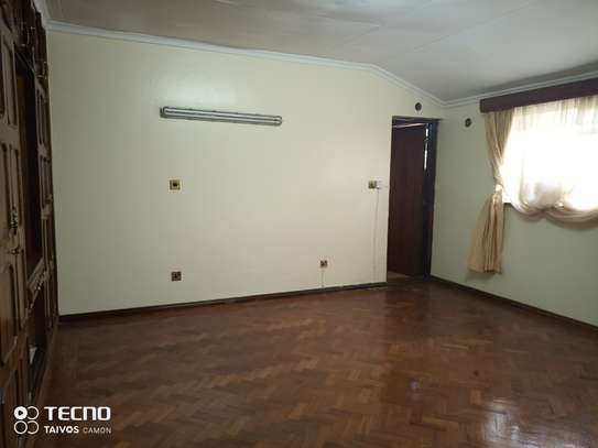 7 Bed House with En Suite at Benin Dr image 9