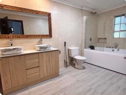 5 Bed Townhouse with En Suite in Rosslyn image 7