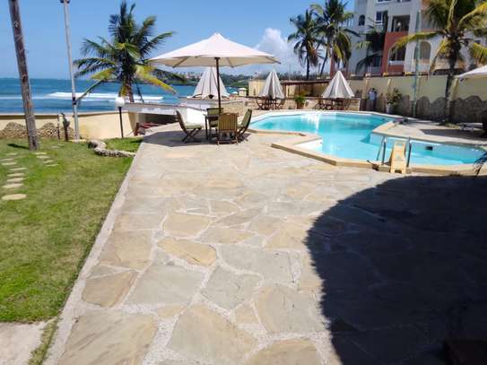 6 Bed Villa with En Suite at Nyali image 1
