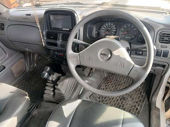 Nissan Hardbody Np300 image 3