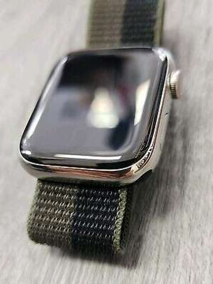 Apple Watch Series 8 image 3