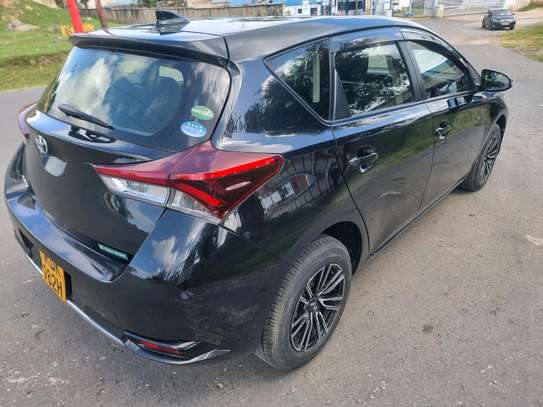 Toyota Auris in mint condition image 12