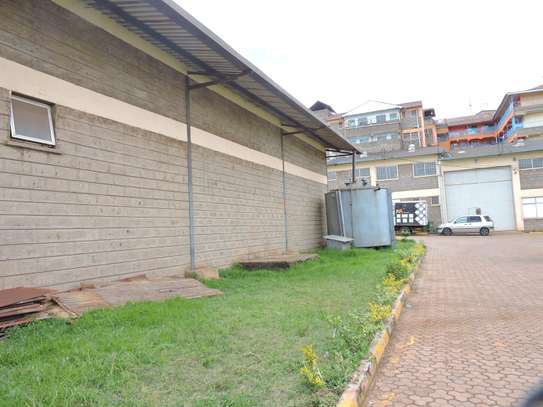7,000 ft² Warehouse with Parking in Kikuyu Town image 5