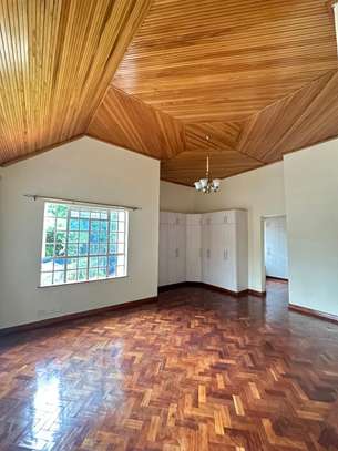 5 Bed Townhouse with En Suite in Lavington image 4