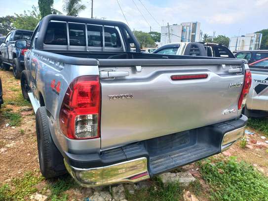 TOYOTA HILUX PICK UP 4X4 NEW IMPORT. image 4