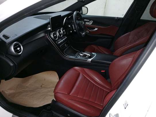 Mercedes Benz C200 image 10